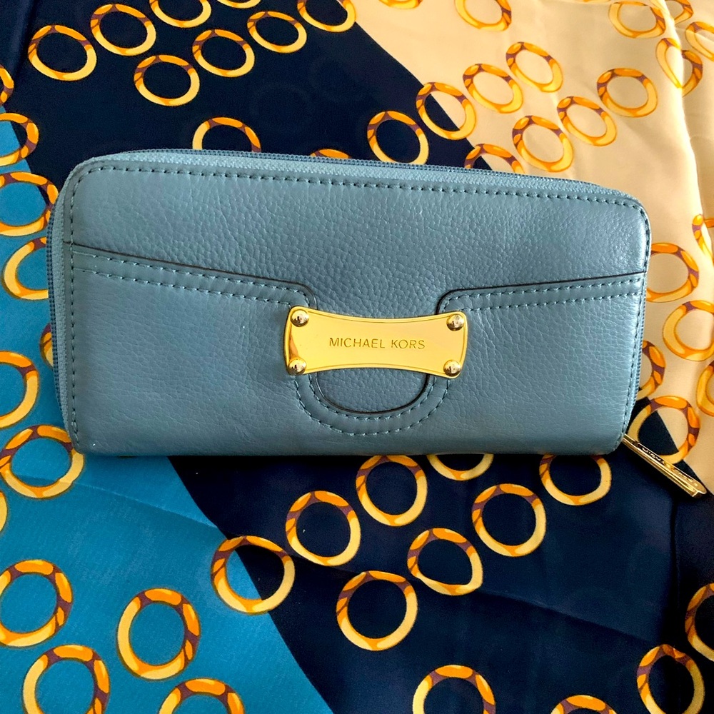 🎉Micheal Kors Light Blue Leather Wallet!!🎉